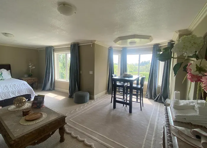 Royal Highland Livingroom Bedroom Suite