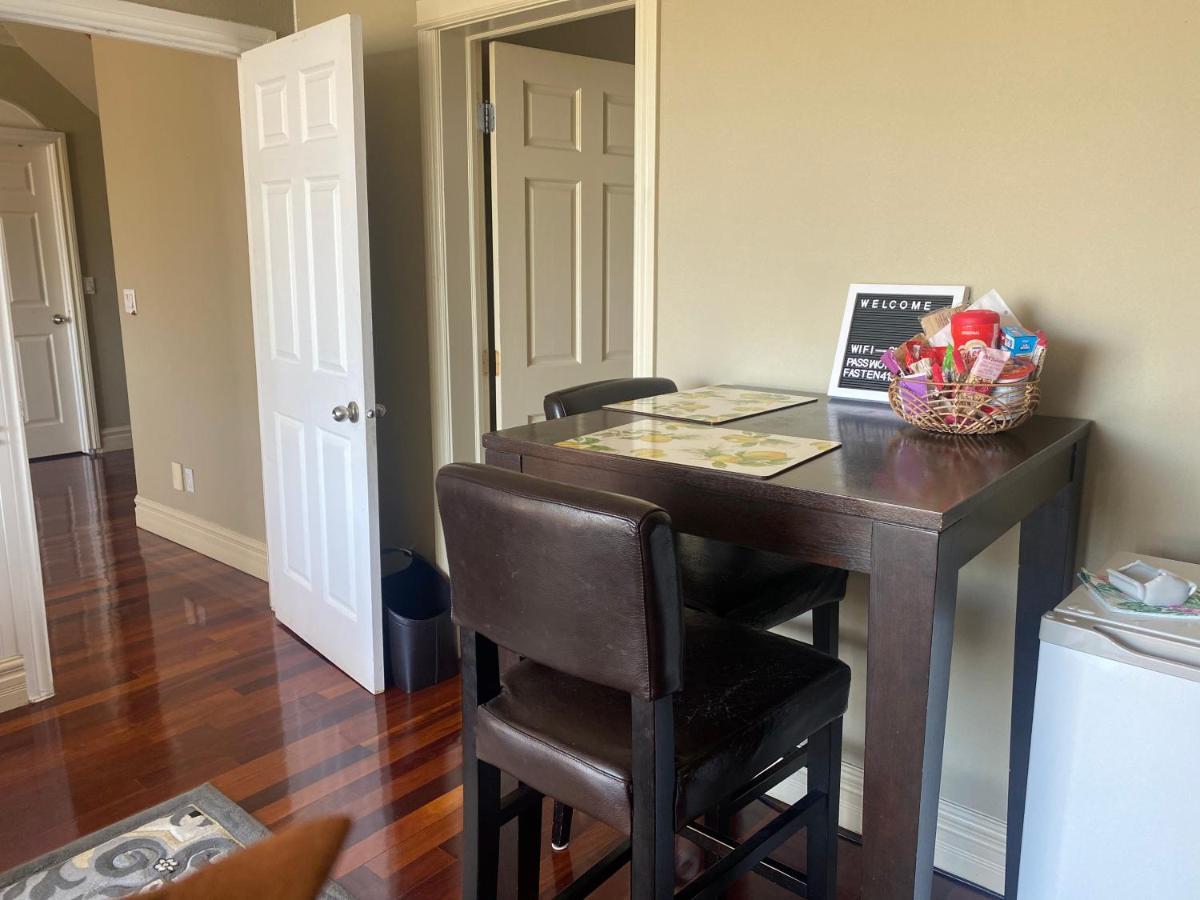 Homestay Royal Highland Livingroom Bedroom Calgary