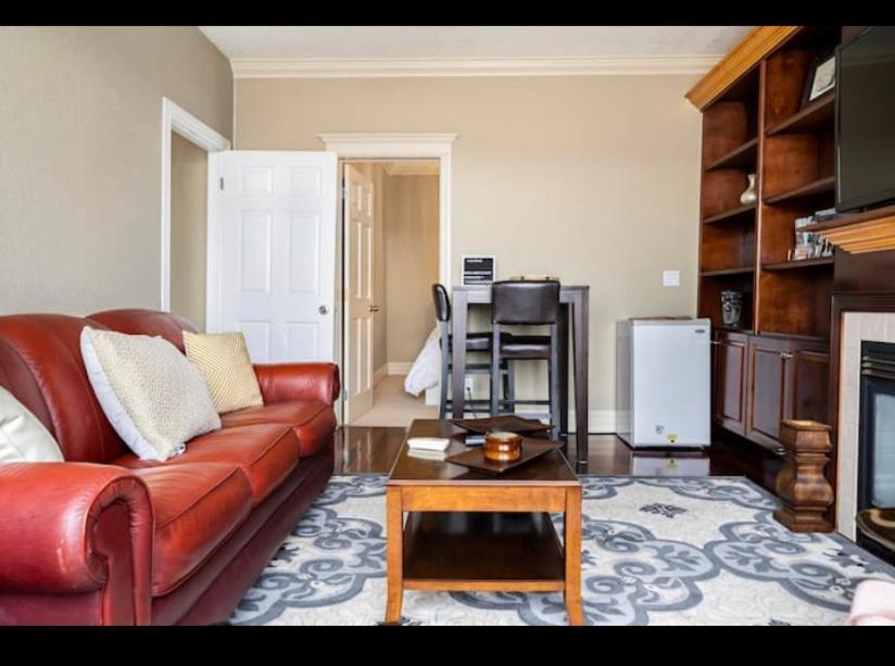 Homestay Royal Highland Livingroom Bedroom Calgary