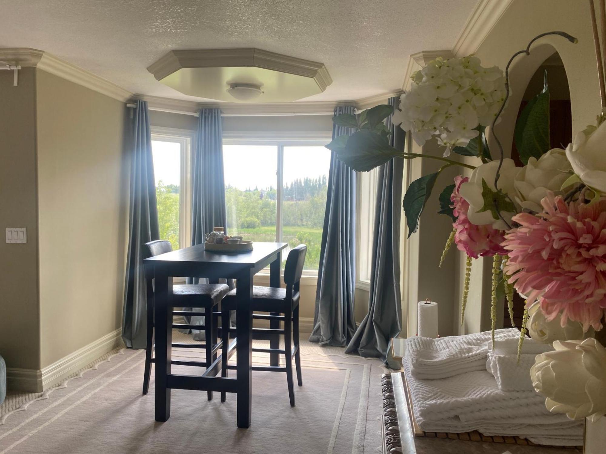 Royal Highland Livingroom Bedroom *