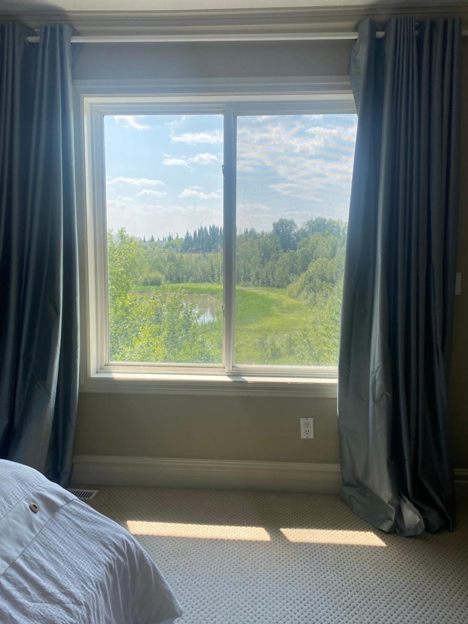 Royal Highland Livingroom Bedroom Homestay Calgary